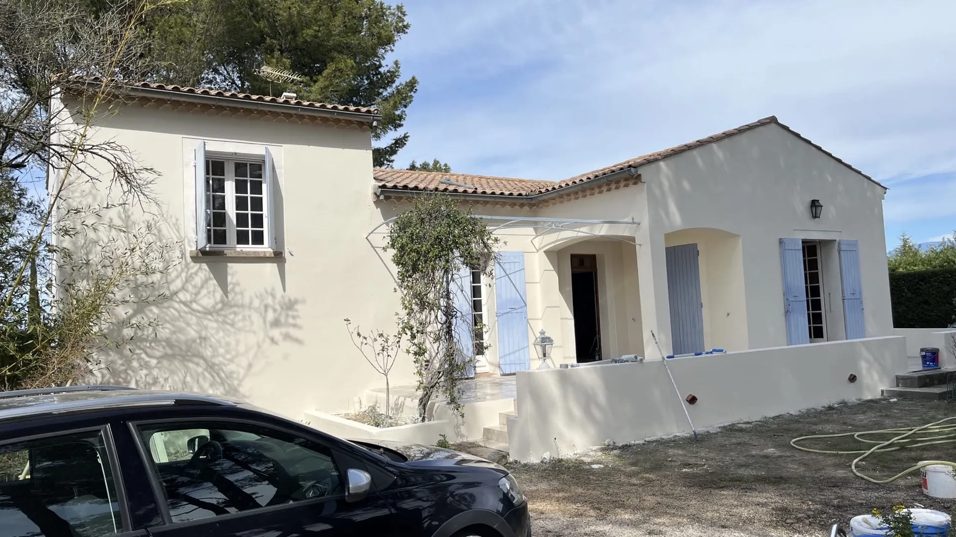 Mas proven&ccedil;al r&eacute;nov&eacute;, fa&ccedil;ade et menuiseries refaites
